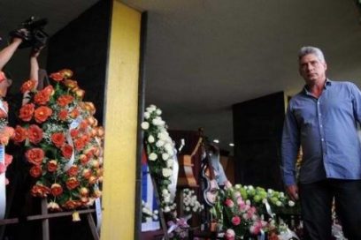Miguel Díaz Canel asiste a honras fúnebres de Juan Formell