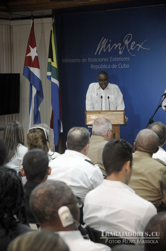 El Embajador de Sudáfrica, Naphtal Manana