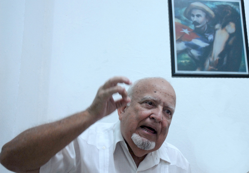 Héctor Hernández Pardo, profesor universitario en el campo de la Historia Política de Cuba y, en especial, del pensamiento martiano. Periodista y diplomático, fue embajador de Cuba ante la Unesco entre los años 2005-2009. Foto: Agustín Borrego
