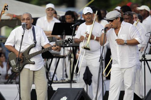 Juan Formell y Van Van en el concierto Paz sin Fronteras en 2009