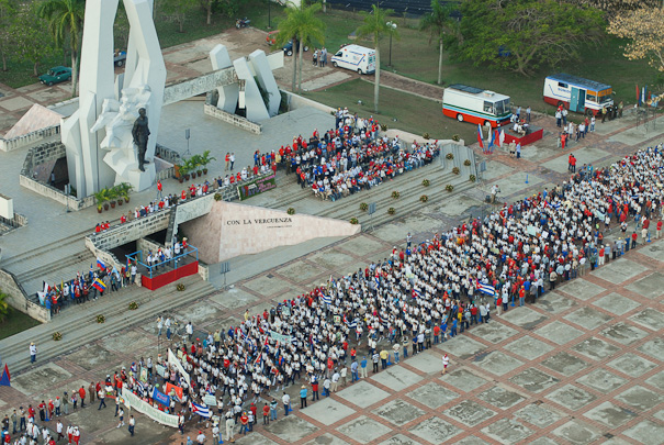 Desde horas tempranas un mar de agramontinos se reunió en la plaza de la Revolución Ignacio Agramonte para festejar el Día Internacional de los Trabajadores. Fotos: Leandro Armando Pérez Pérez