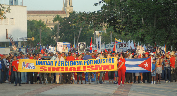 Unidad y eficiencia por el socialismo fue uno de los principales lemas de la marcha obrera.