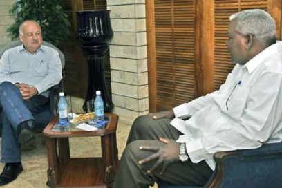 Recibe Esteban Lazo a dirigente comunista chileno