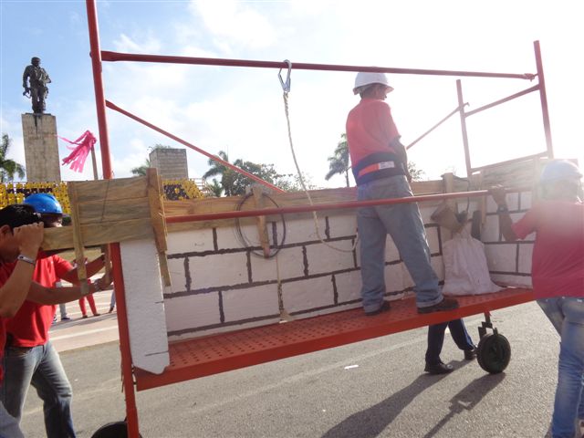 Los constructores demostraron la calidad de sus obras en una de las iniciativas que expusieron en el desfile.