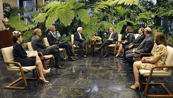 Recibió Raúl al Presidente de la Cámara de Comercio de Estados Unidos. Foto: Estudios Revolución