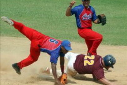 Softbolistas cubanos se suman a Veracruz