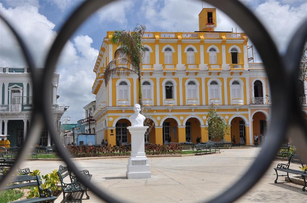 Importantes edificaciones reciben renovadas el aniversario de la ciudad. Fotos: Vicente Brito