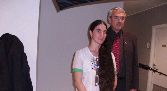 (Yoani Sánchez y Gordiano Lupi en La Stampa / Foto tomada del blog de Gordiano Lupi