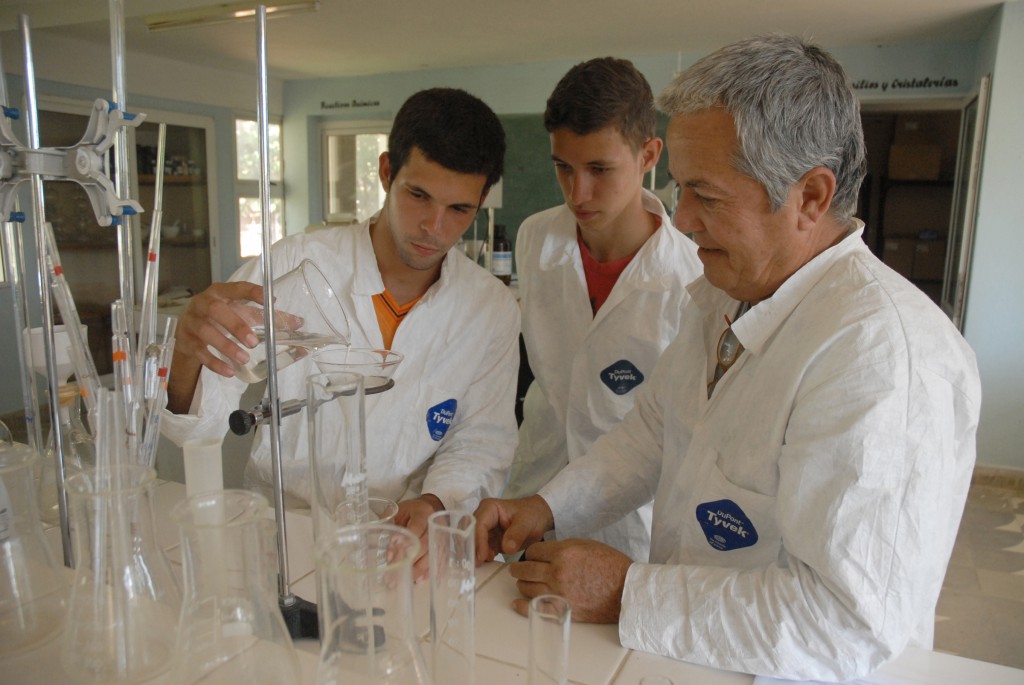 Contar con un laboratorio de primer nivel enorgullece al profesor Félix Romero Alvariño.