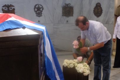 Rinde honores a José Martí el antiterrorista cubano Fernando González