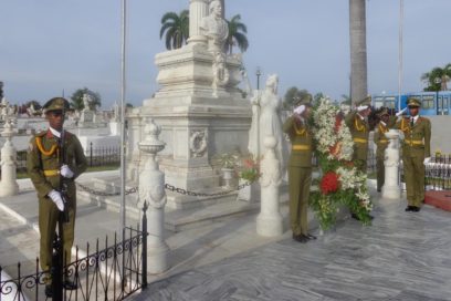 Honores en nombre de Cuba al Padre de la Patria