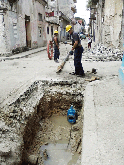 El topo es una tecnología de mínimo impacto que reduce las molestias a los vecinos y los gastos materiales. Foto: Ariadna Pérez