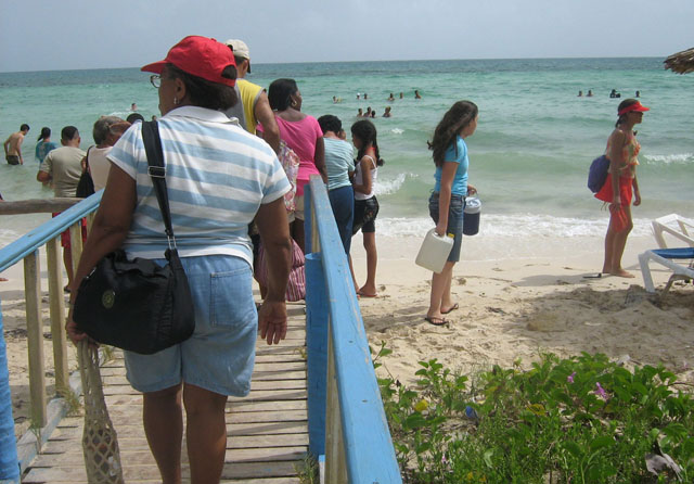 Sol, playa y otros atractivos naturales distinguen al  campismo Las Caletas, de Cayo Coco. (Foto: José Luis Martínez Alejo)