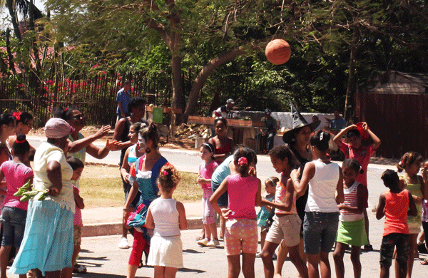 Se propicia la creación de unidades artísticas para superar las carencias materiales y llegar a las distintas comunidades. Foto: Aleyda Crespo