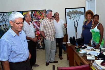 Díaz-Canel visitó sede del Conjunto Folklórico Nacional