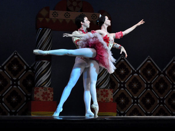 Grettel Morejón y Ernesto Díaz en Cascanueces, una de las obras que integran el espectáculo La magia de la danza. | foto: del autor