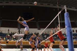 Melissa Vargas vuelve a martillar a sus rivales.