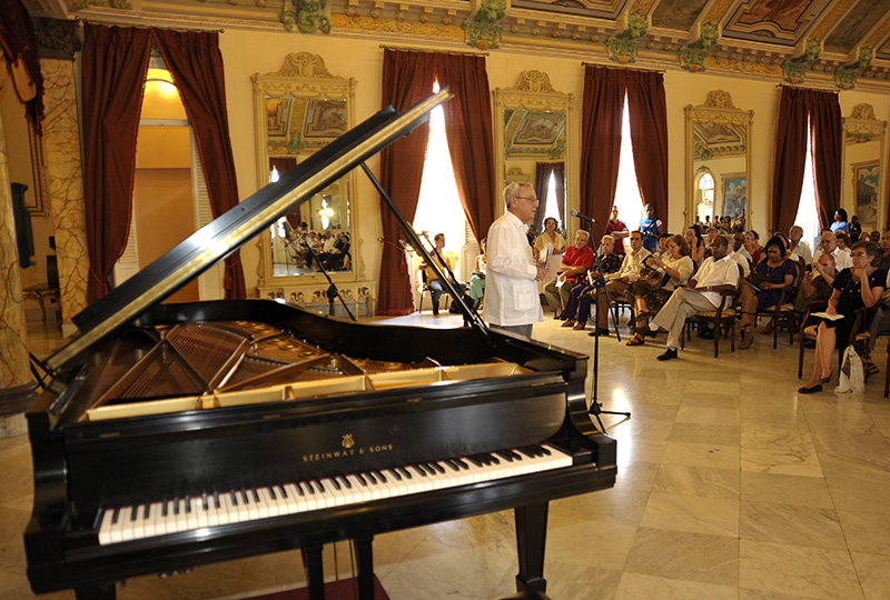 La sala Cervantes será una de las sedes del encuentro. En la imagen, el doctor Eusebio Leal, Historiador de la Ciudad, en uno de los conciertos de la anterior edición de la cita. | foto: Habana Cultural