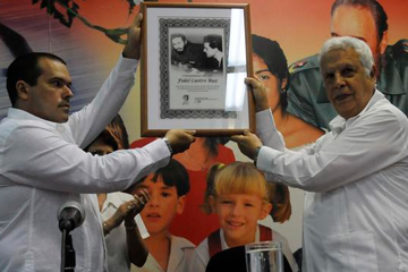Otorgan a Fidel diploma por aniversario 55 de Prensa Latina