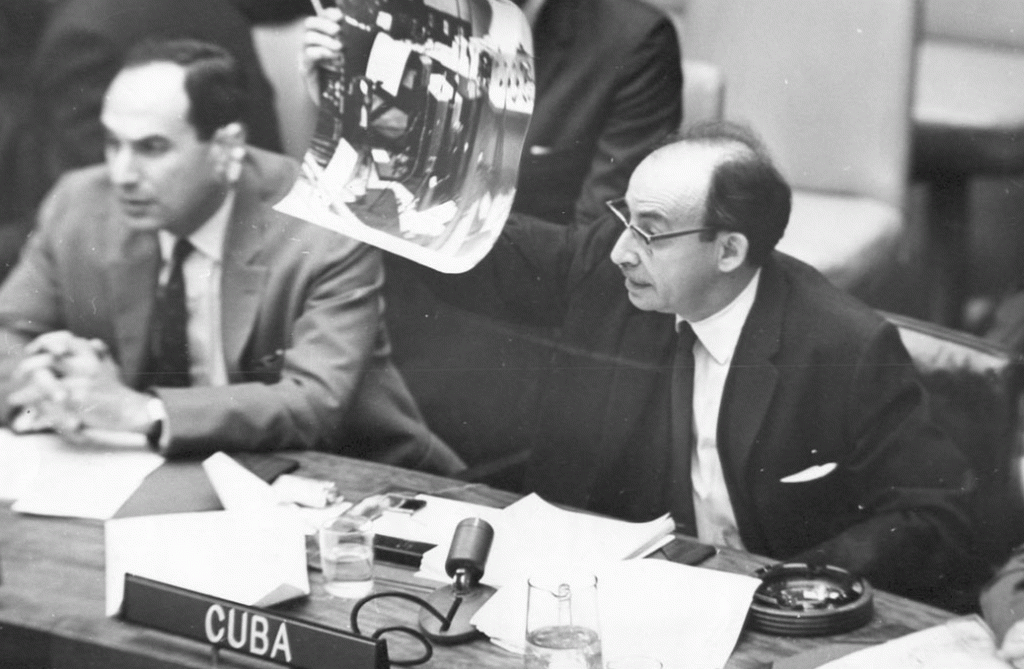 Raúl Roa en la ONU defendiendo la Revolución cubana.
