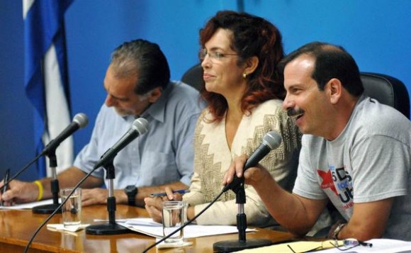 Intervención del Héroe de la Republica de Cuba, Fernando González, durante la Videoconferencia entre La Habana y Washington, sobre los Cinco Héroes, en el ministerio de Relaciones Exteriores de Cuba (MINREX), en La Habana, el 10 de junio de 2014.AIN Foto: Marcelino Vázquez Hernández