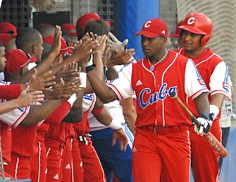 Alfredo Despaigne jugará ahora en la Liga Profesional de Béisbol, en Japón.