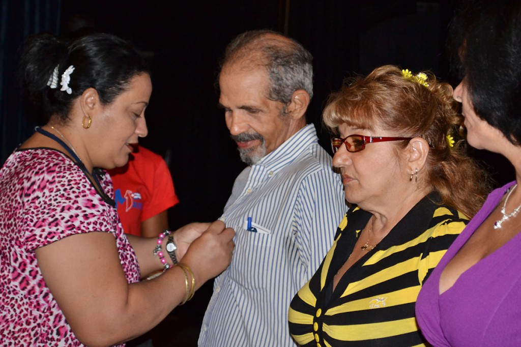 Por su relevante y trayectoria laboral un grupo de afiliados al Sindicato de la Administración Pública recibieron la Distinción Enrique Hart Dávalos. Foto: Eddy Martín.