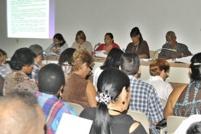 Debaten sobre transportación de carga y pasajeros