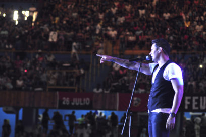 Leoni Torres canta al verano