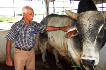 Reconocen resultados de centro de desarrollo genético