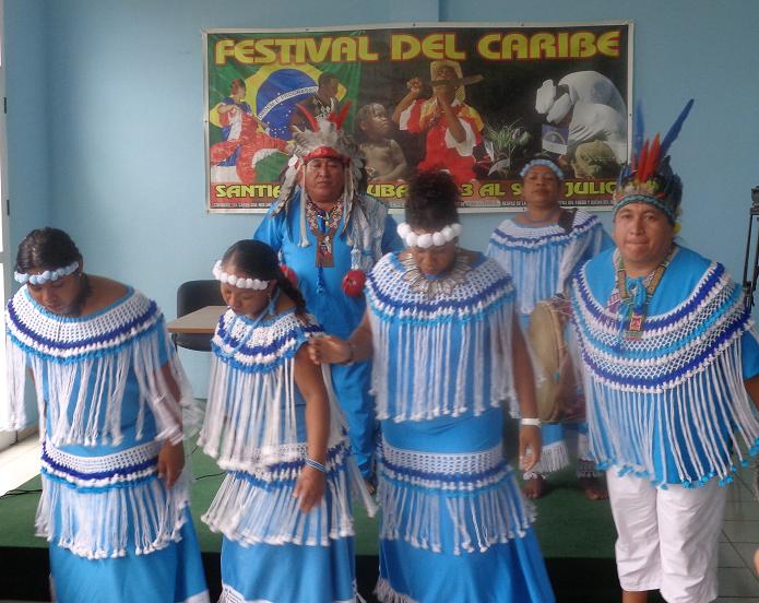 Las actuaciones de los grupos Okubua y Paremuro fueron antesala de lo que mostrará Suriname en este Festival.
