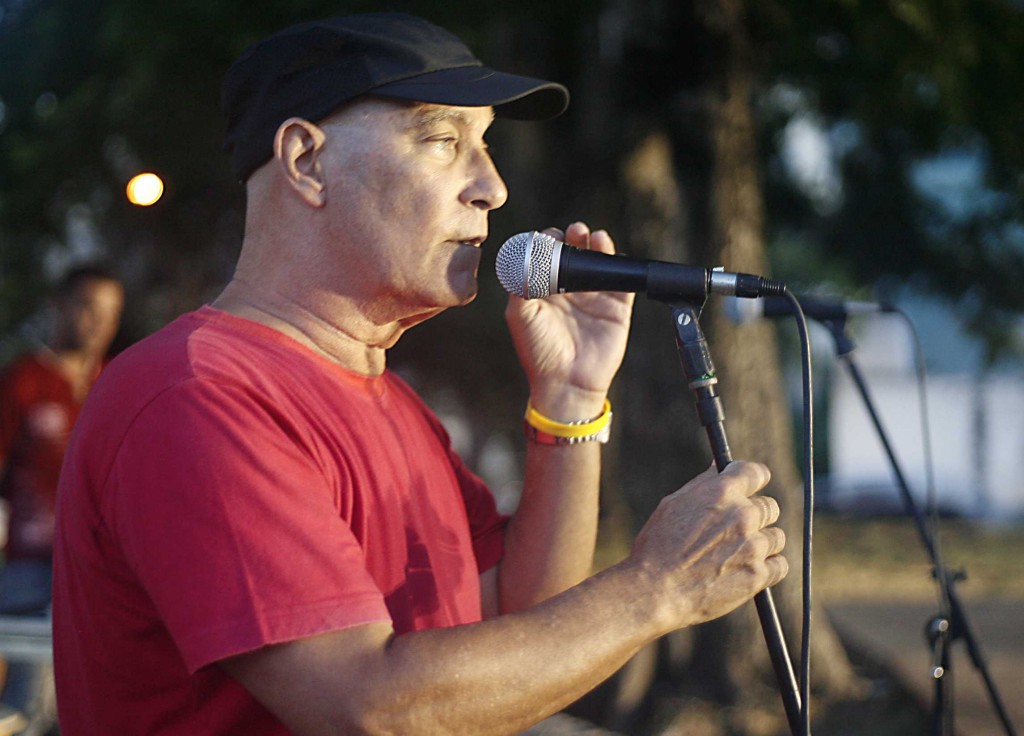El cantautor Vicente Feliú. 