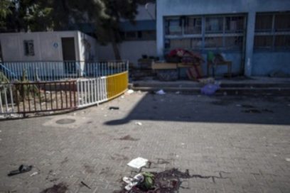 13 muertos y 30 heridos en bombardeo israelí sobre escuela en Gaza