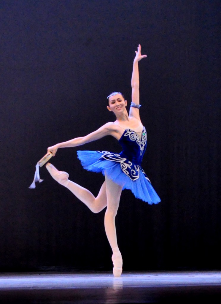 Wang Ye and Sun Ruichen in Emerald (pictures 5 and 6)