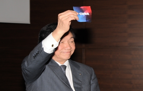 El presidente de la AIBA participa en el sorteo celebrado en Turquia.