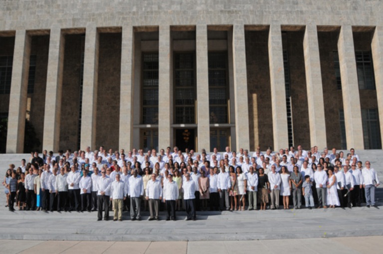 Los nuevos embajadores firmaron y sellaron un juramento de lealtad a la Patria y a su política exterior en el recinto sagrado del Memorial José Martí. Foto: Roberto Meriño.