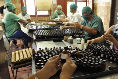 Obreros contribuyen en campaña de higiene en Camagüey