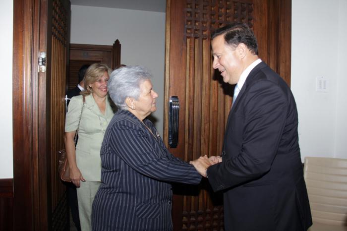 El nuevo presidente de Panamá recibió a la vicepresidenta del Consejo de Estado, Gladys Bejerano. Foto: Presidencia Panamá
