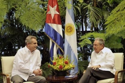 Recibe Raúl al Ministro de Defensa de Argentina