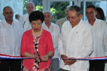 Raúl y Margaret Chan inauguran en La Habana centros para el desarrollo biofarmacéutico