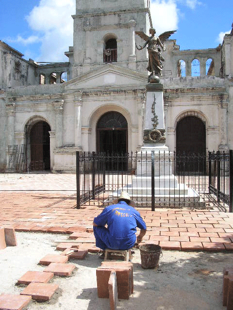 El parque Carlos Manuel de Céspedes o San José, una de las plazas fundacionales, ha sido reconstruido con apego a sus características coloniales. Foto: Manuel Valdés Paz