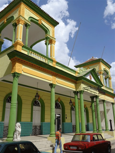 Los trabajos de restauración del Museo de Historia Natural, que ocupa el antiguo edificio de la Colonia Española, incluyeron la reconstrucción de los dos minaretes, los cuales fueron dañados por los ciclones. Foto: Manuel Valdés Paz