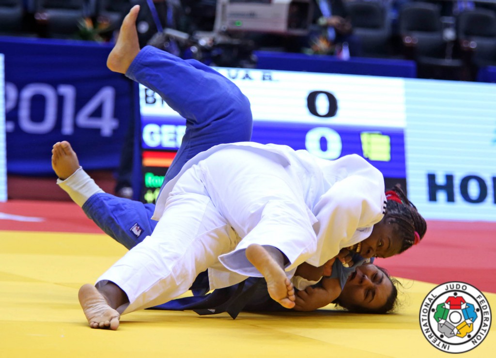 Idalis Ortiz, doble campeona mundial y elegida la mejor del certamen universal en Chelyabinsk