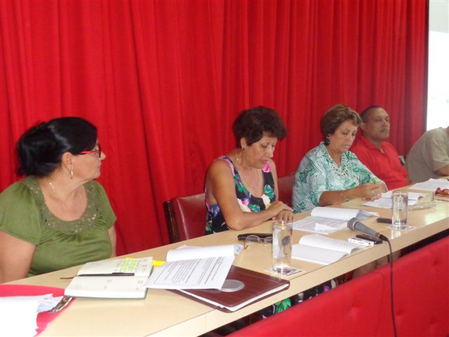  La doctora Ana Elsa Velásquez, ministra de Educación,  precisó  en Villa Clara que la escuela debe convertirse en  el centro cultural más importante de la comunidad.