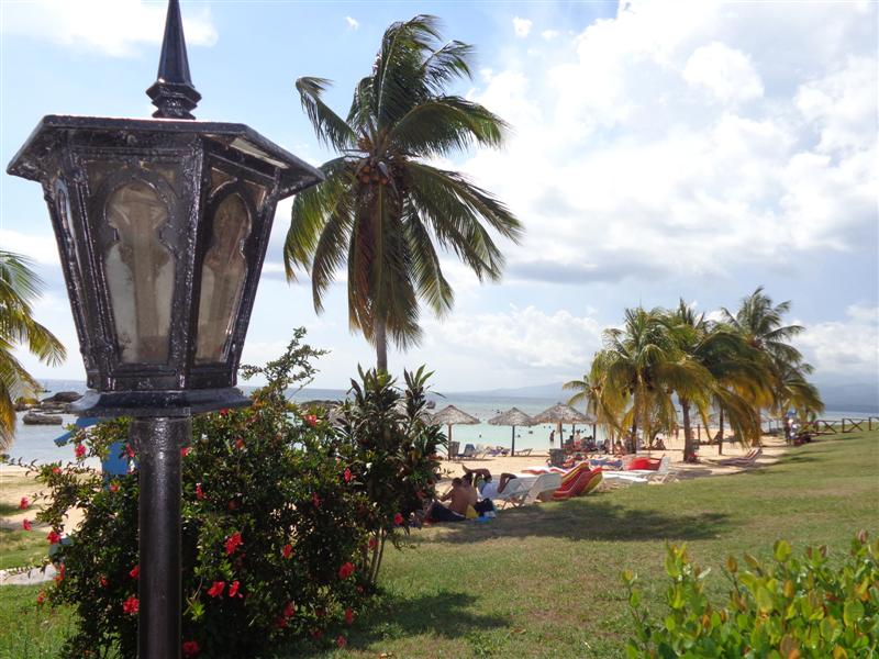 La piscina natural del Costa Sur atrae a miles de visitantes cada año.