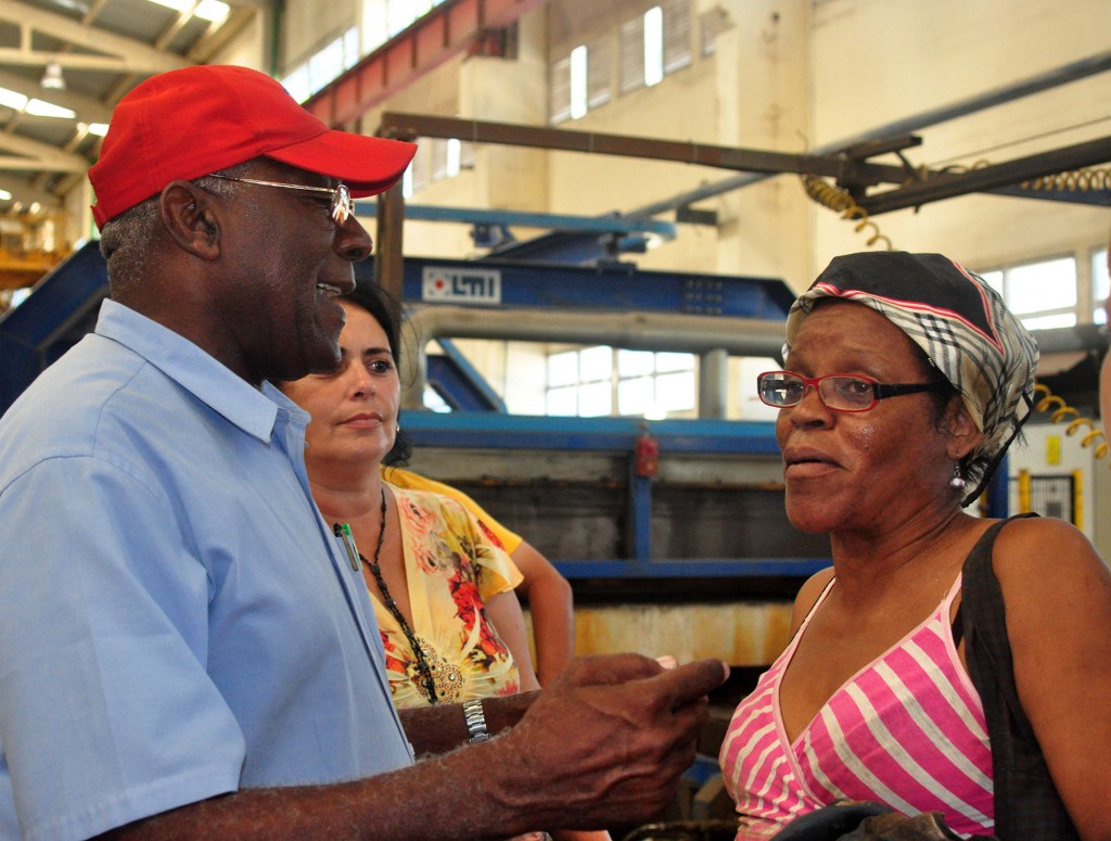 Mientras visitaba la Fábrica de Traviesa