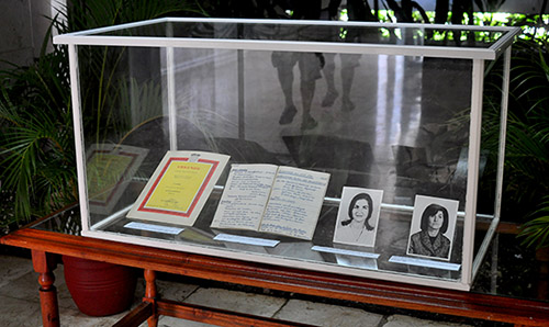La muestra incluye documentos y fotos de Tania la guerrillera. 