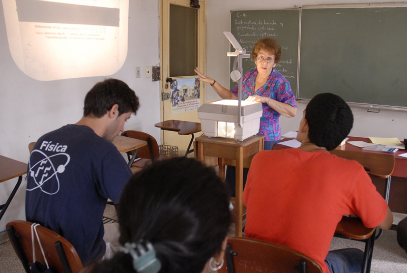 Un profesor cada vez más preparado y comprometido demanda la enseñanza universitaria. Foto: Agustín Borrego