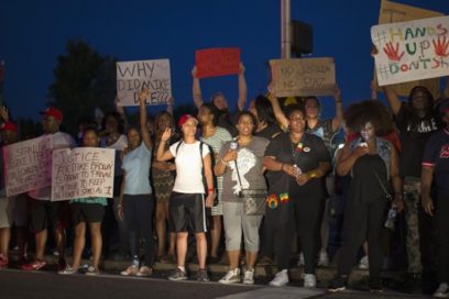 Disturbios en Ferguson dejan un herido y siete detenidos pese a toque de queda