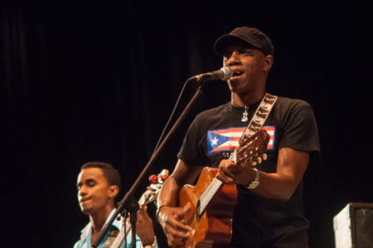 Tony Ávila bajo el calor camagüeyano